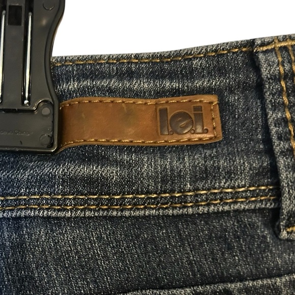 l.e.i Blue Straight Leg Jeans with Faded Wash - Picture 6 of 8